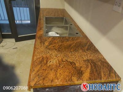 Đá ốp mặt bàn bếp hồng sa mạc