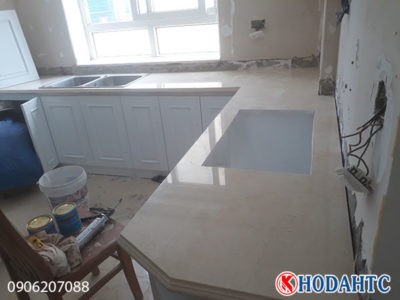 Đá ốp mặt bàn bếp màu trắng